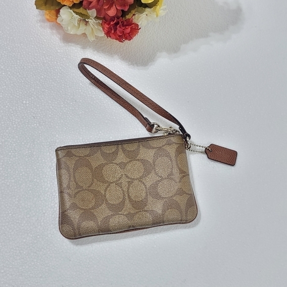 COACH WOMEN WRISTLET BROWN - Picture 3 of 8